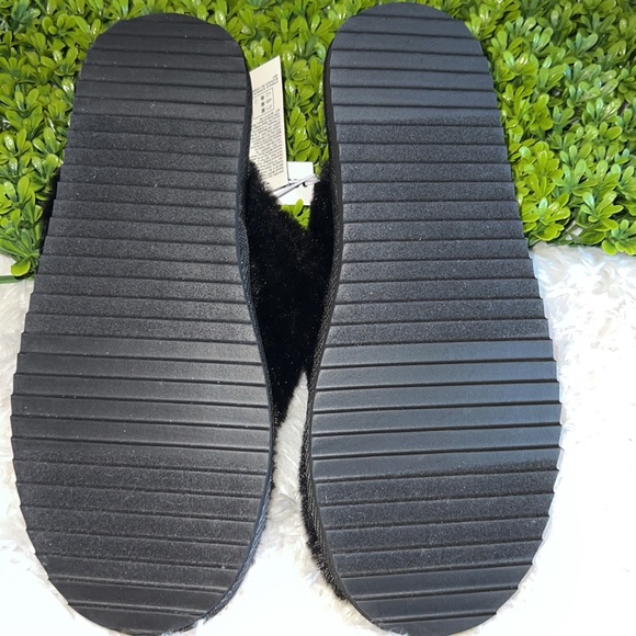Old Navy Cozy Faux-Fur Mule Slippers for Women New - Picture 2 of 2